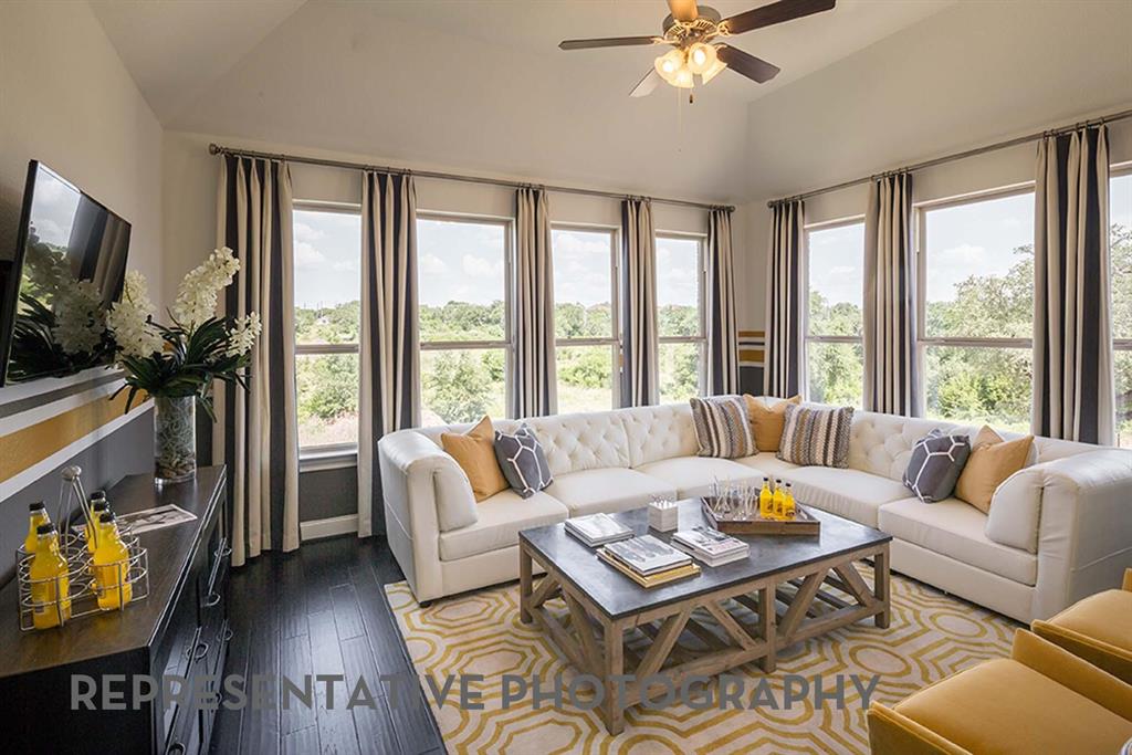 1404 Hydrangea Court Property Photo 15