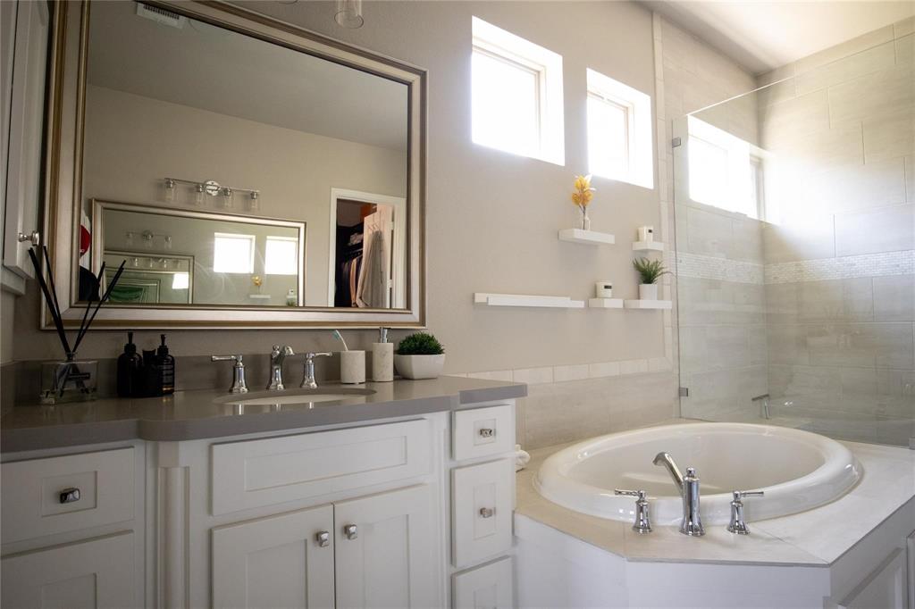 829 Boardwalk Way Property Photo 7