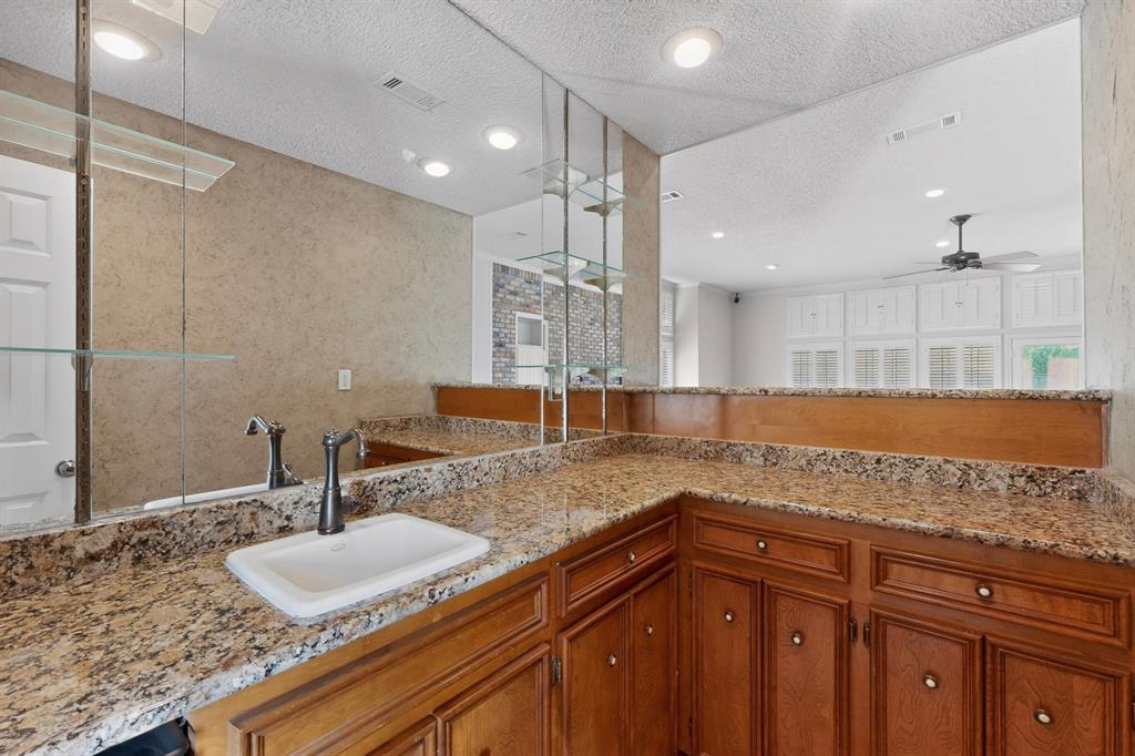 14015 Highmark Square Property Photo 7