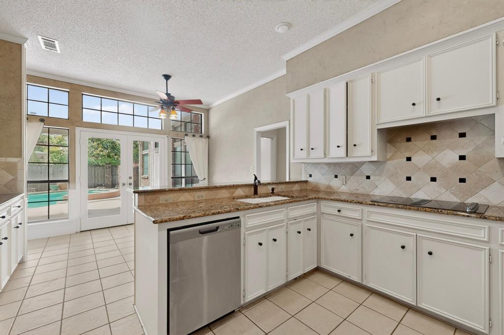 14015 Highmark Square Property Photo 12