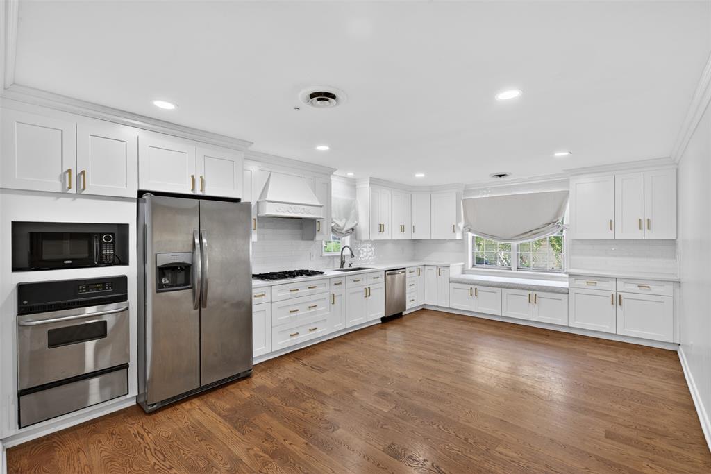 634 Balmoral Drive Property Photo 3
