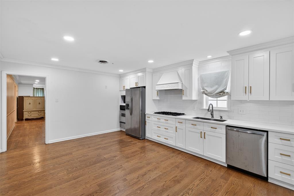 634 Balmoral Drive Property Photo 4