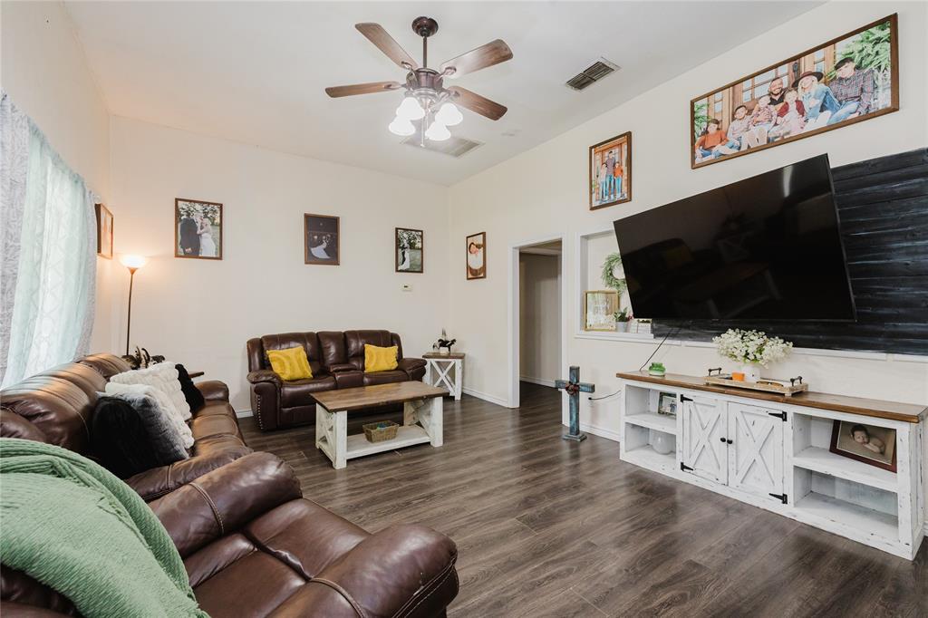 201 E Plummer Street Property Photo 3