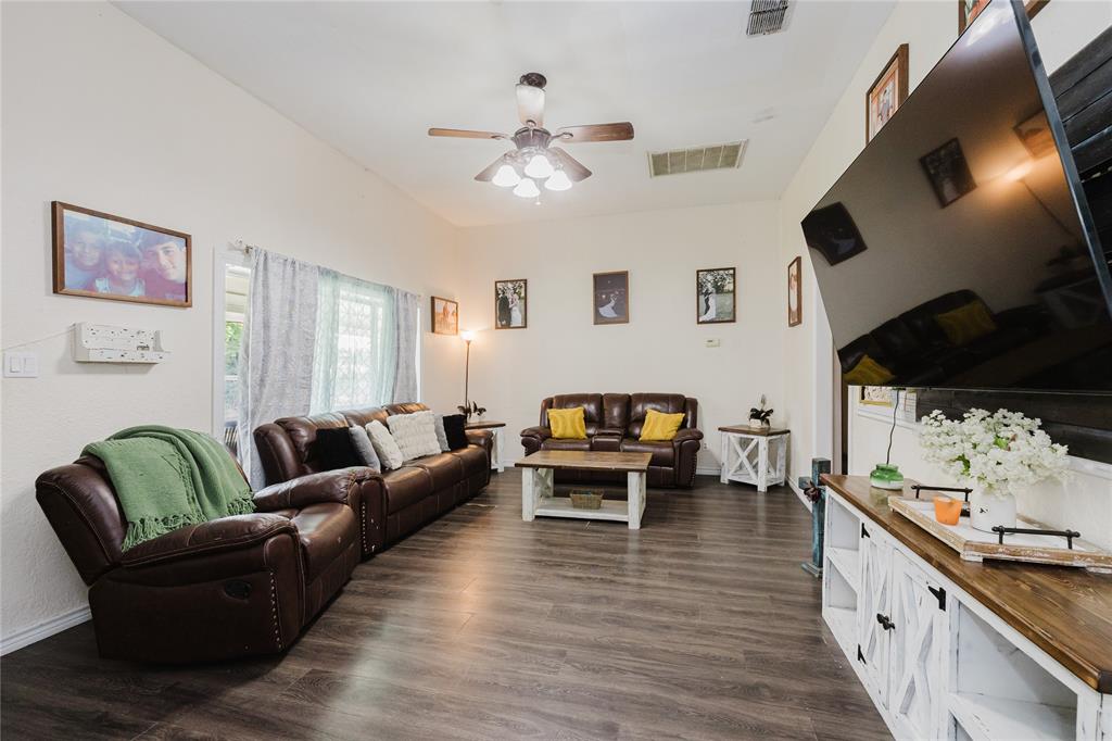 201 E Plummer Street Property Photo 4