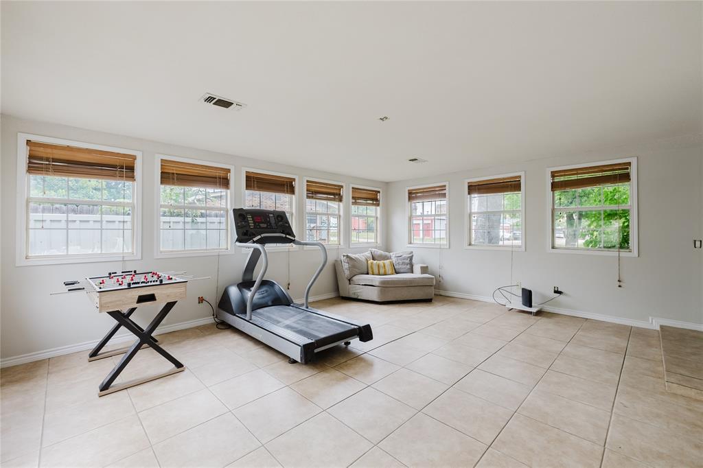 201 E Plummer Street Property Photo 11