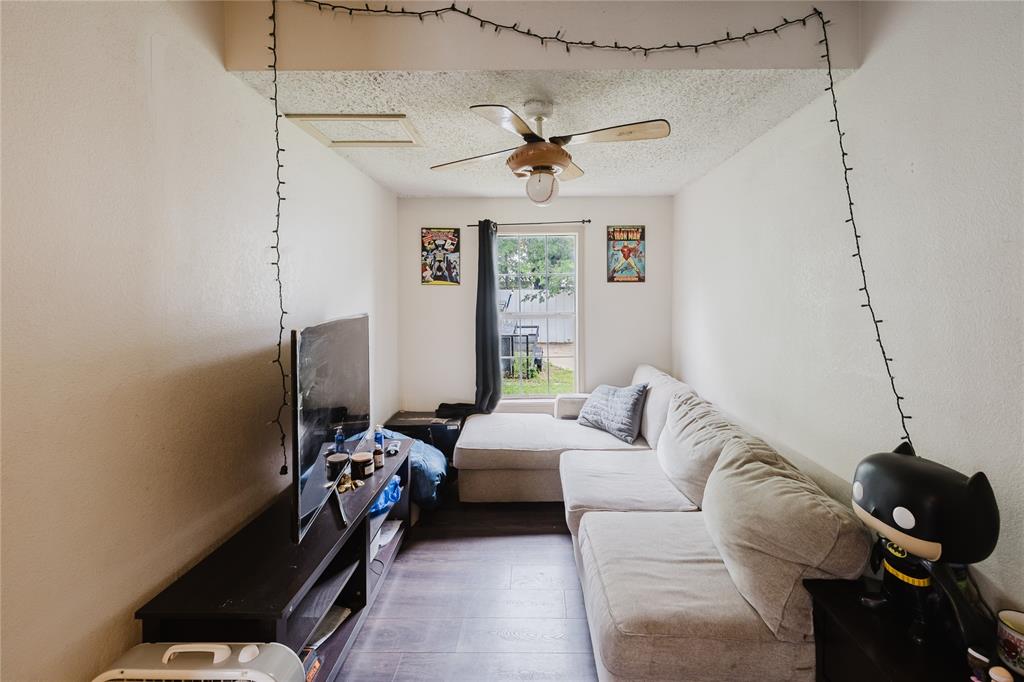 201 E Plummer Street Property Photo 13