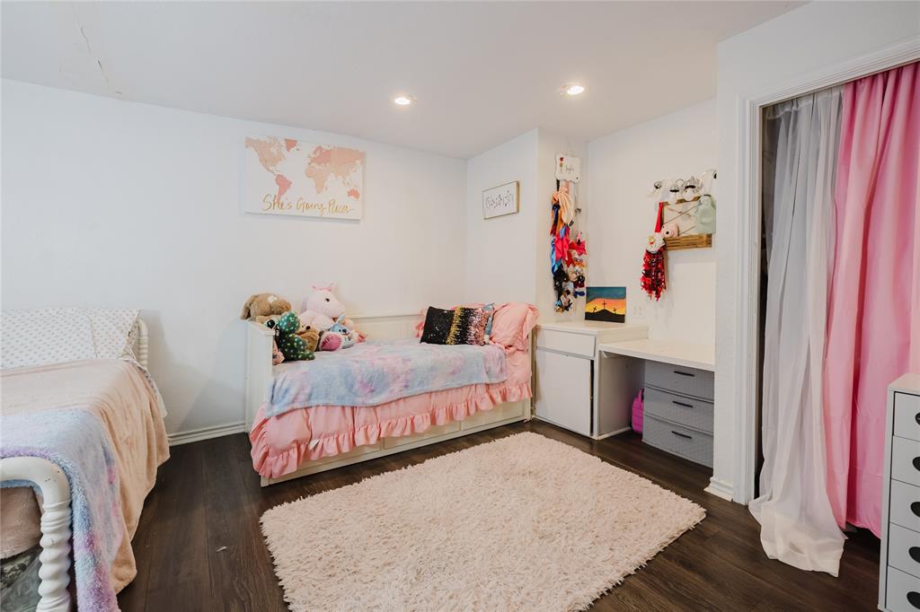 201 E Plummer Street Property Photo 17