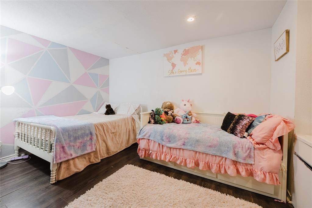 201 E Plummer Street Property Photo 18
