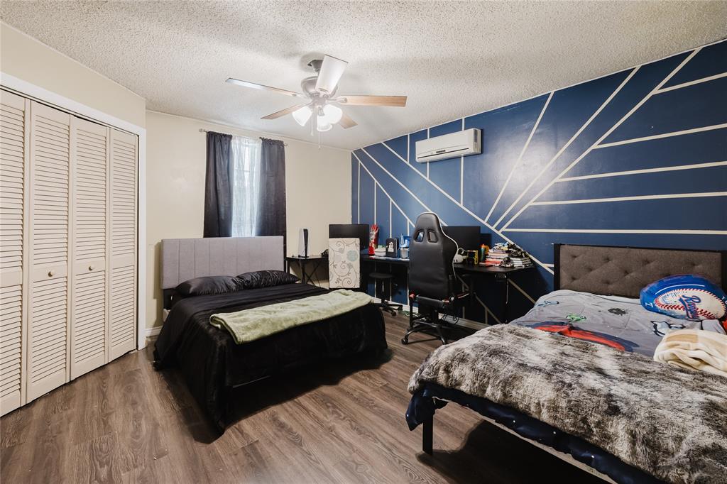 201 E Plummer Street Property Photo 19