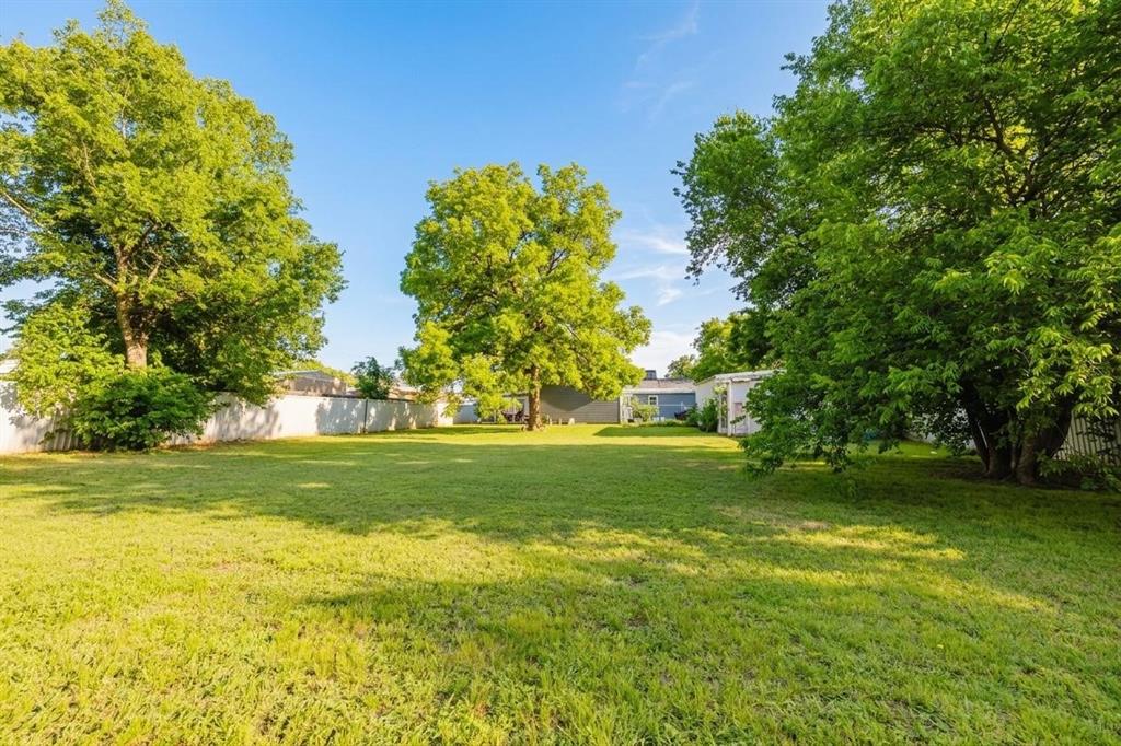 201 E Plummer Street Property Photo 26