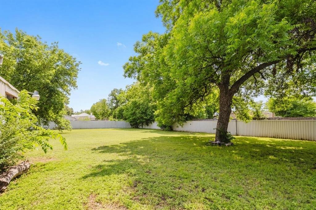 201 E Plummer Street Property Photo 27