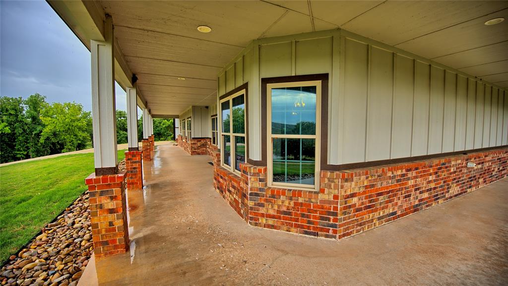 2930 N Greenbrier Road Property Photo 3