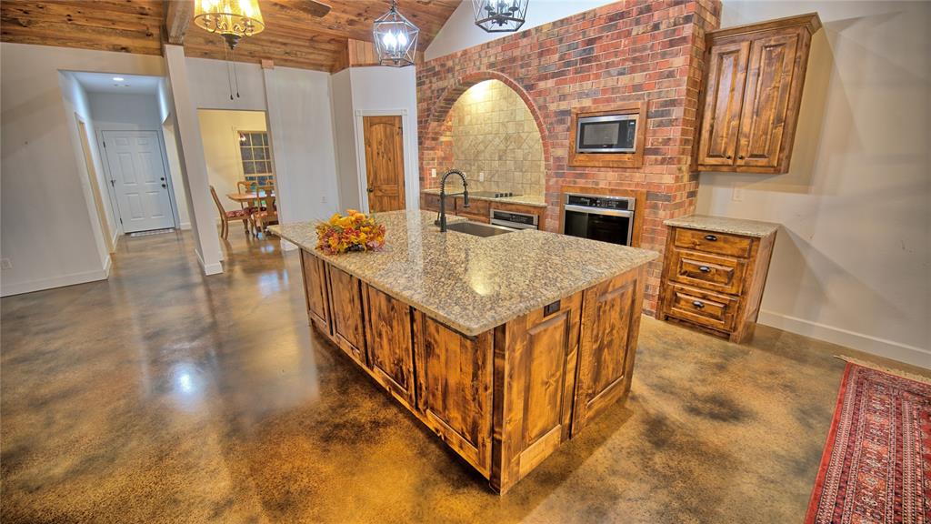 2930 N Greenbrier Road Property Photo 7