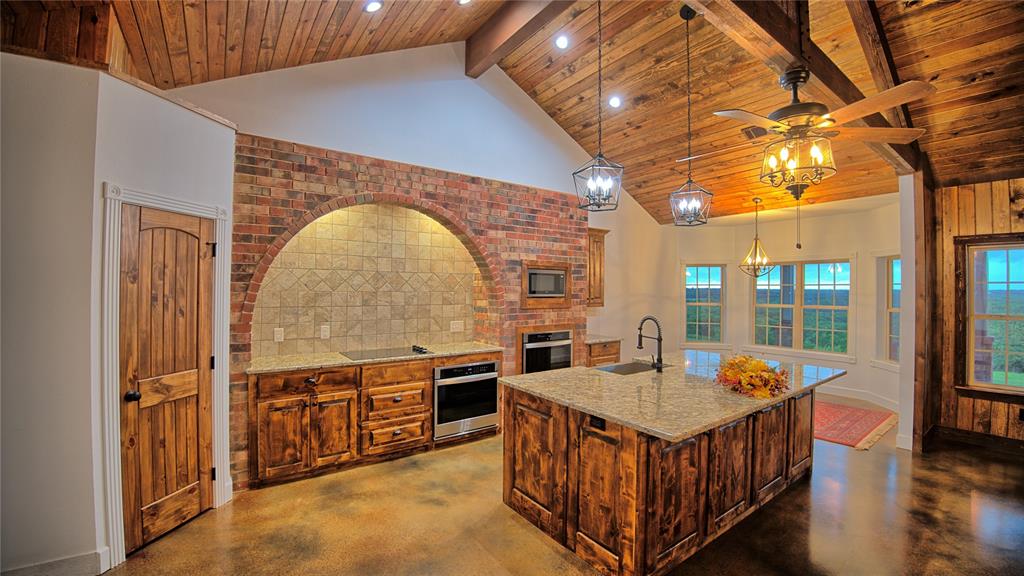 2930 N Greenbrier Road Property Photo 9