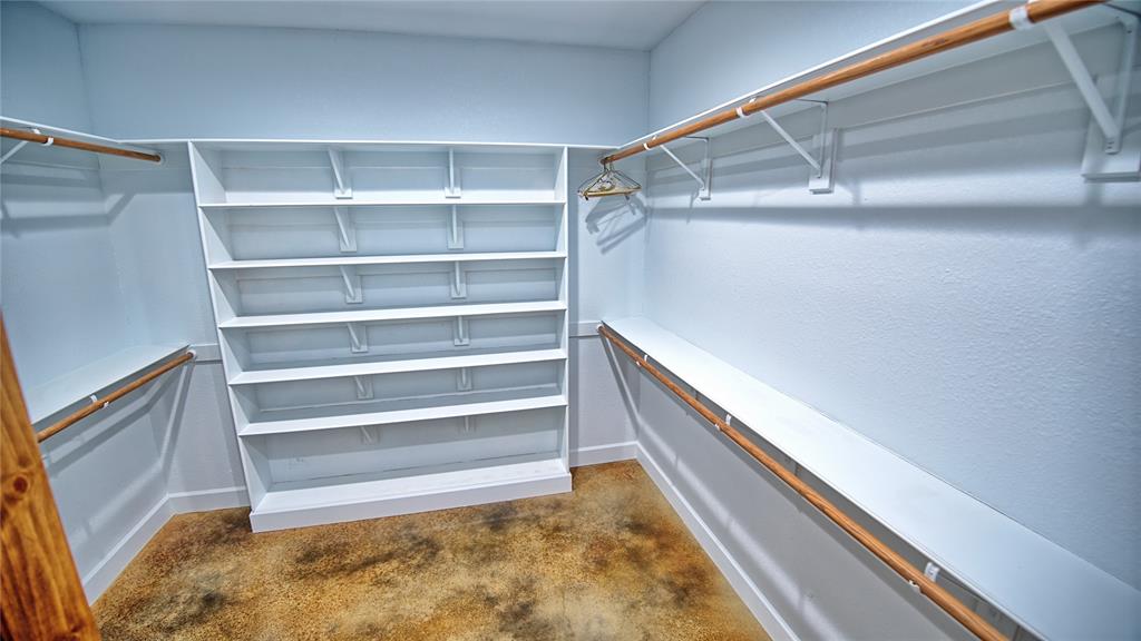 2930 N Greenbrier Road Property Photo 17