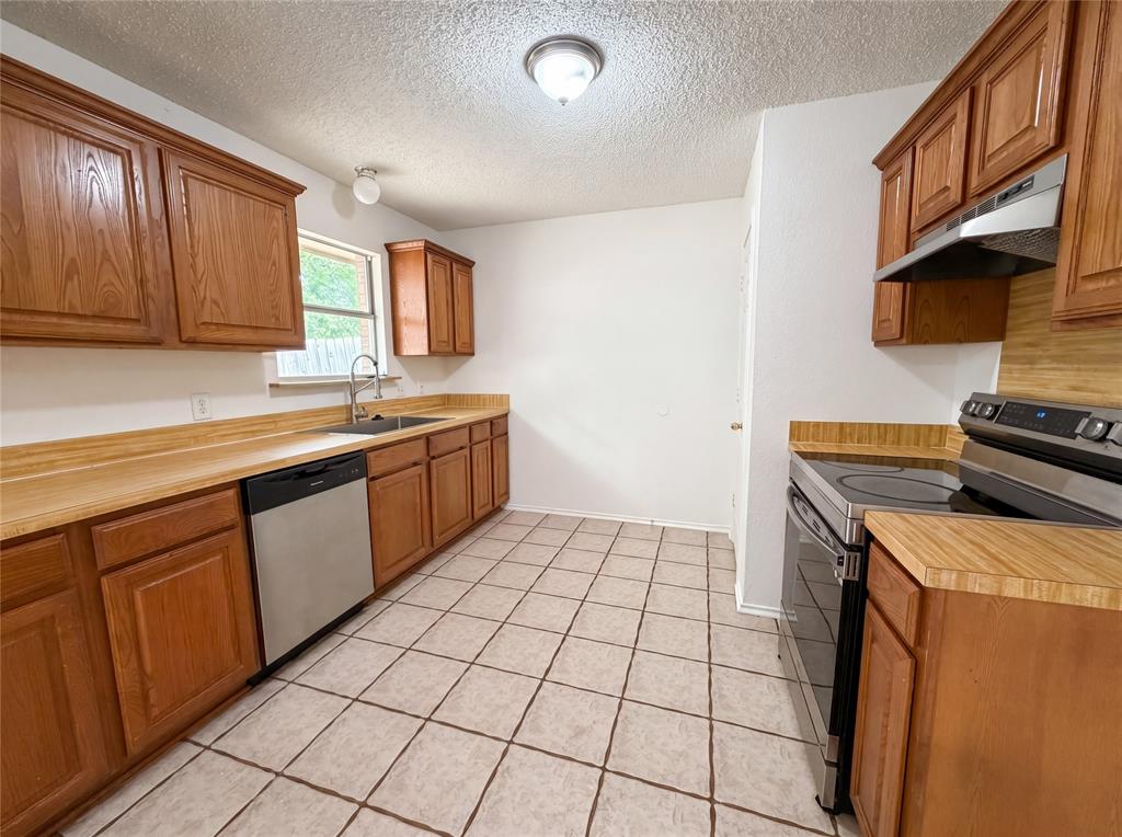 1233 Windy Meadows Drive Property Photo 6