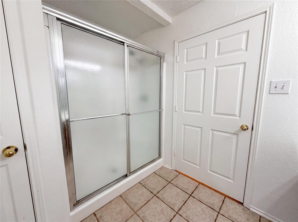 1233 Windy Meadows Drive Property Photo 14