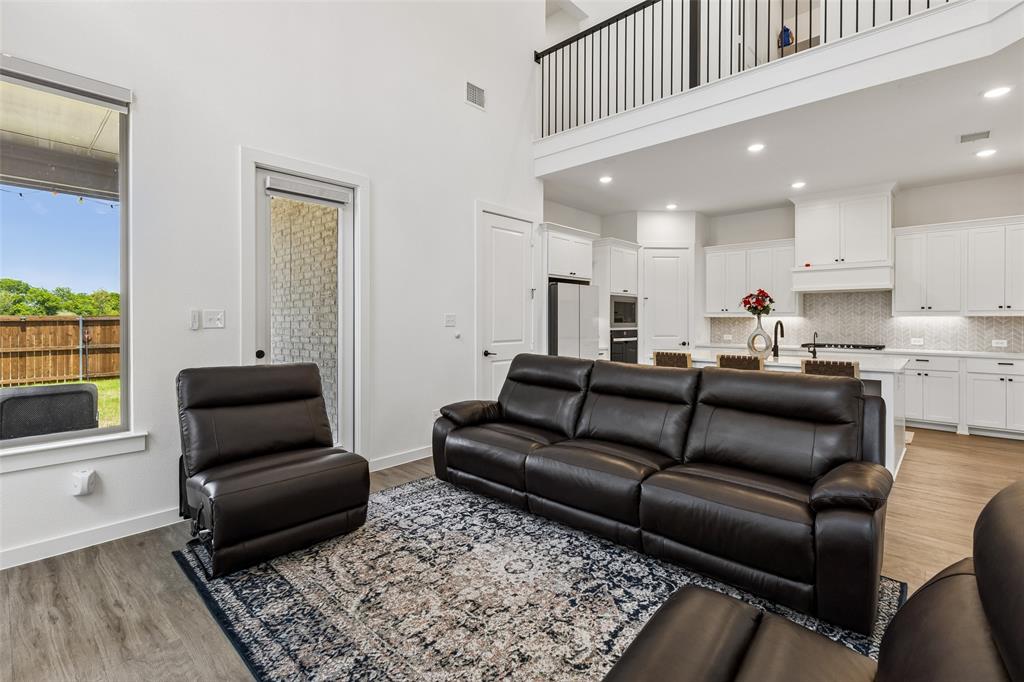 805 Isabel Street Property Photo 4