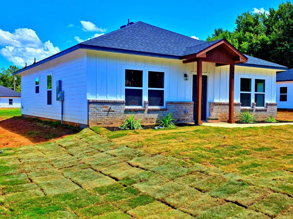 264 10th Street Property Photo 14