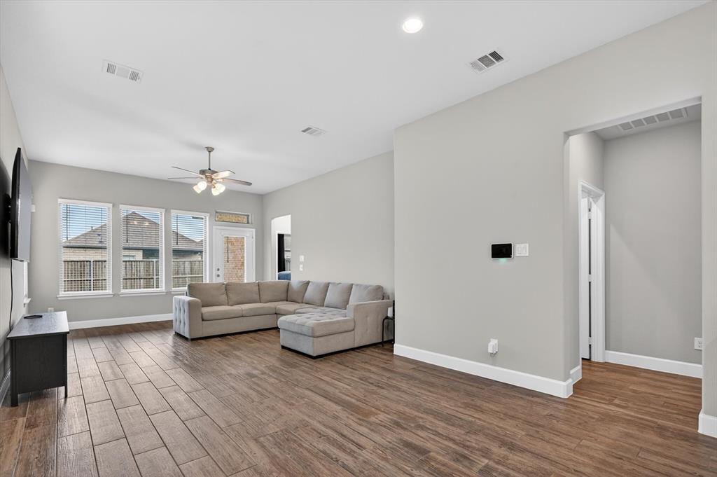 2209 Rothbury Drive Property Photo 6