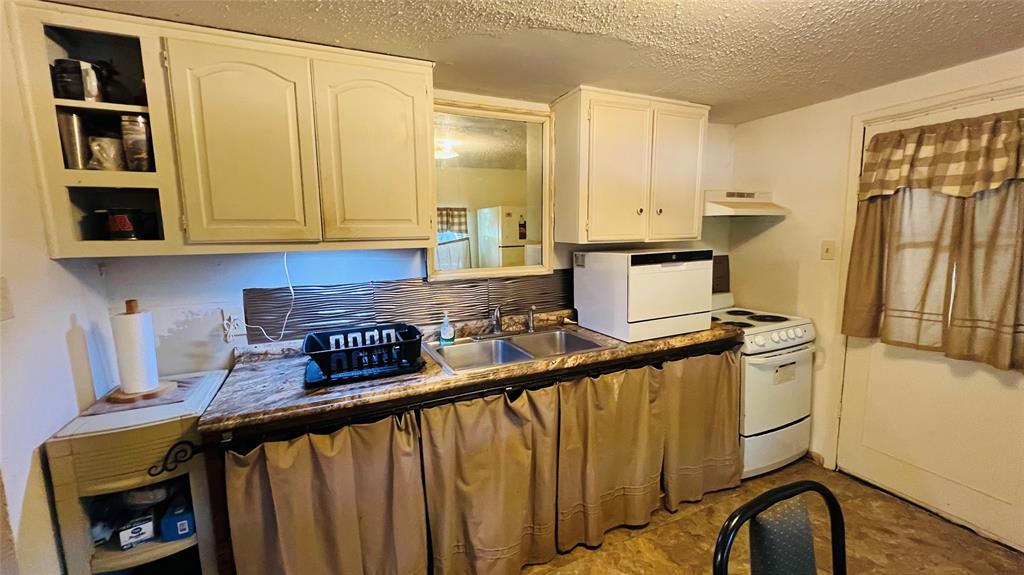 613 Hilltop Drive Property Photo 7