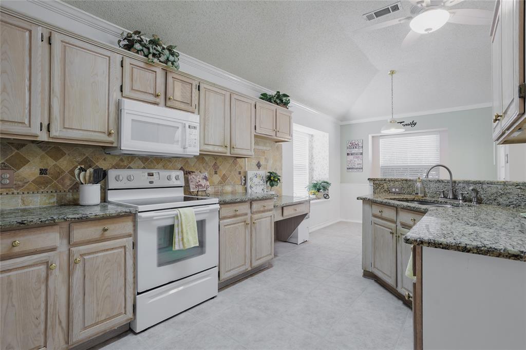7115 Oaklawn Property Photo 13