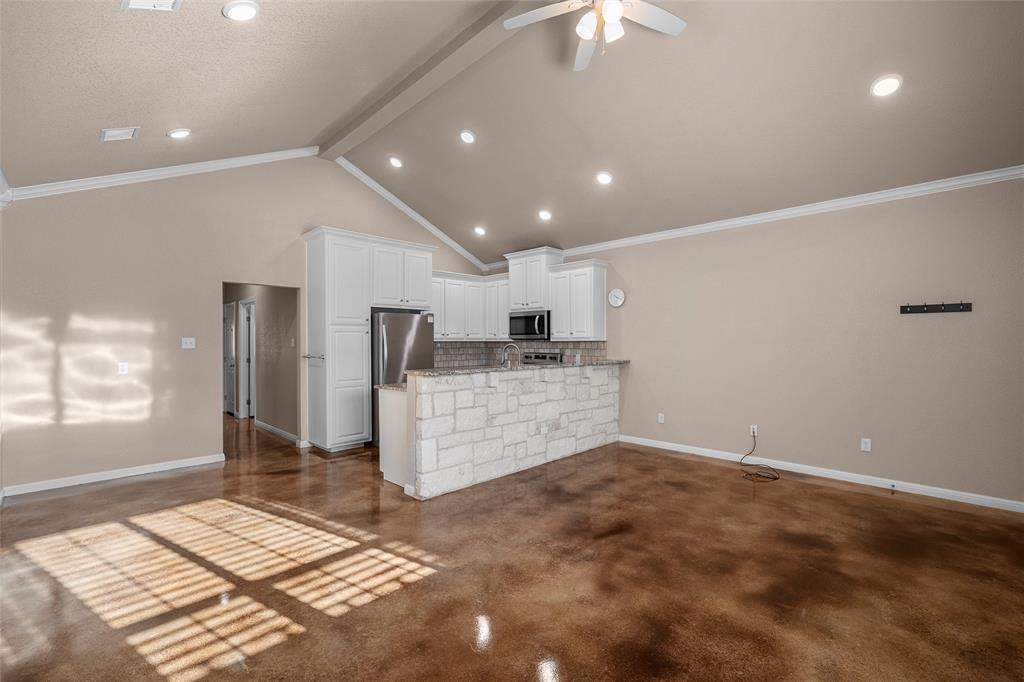 402 Spring Street Property Photo 4