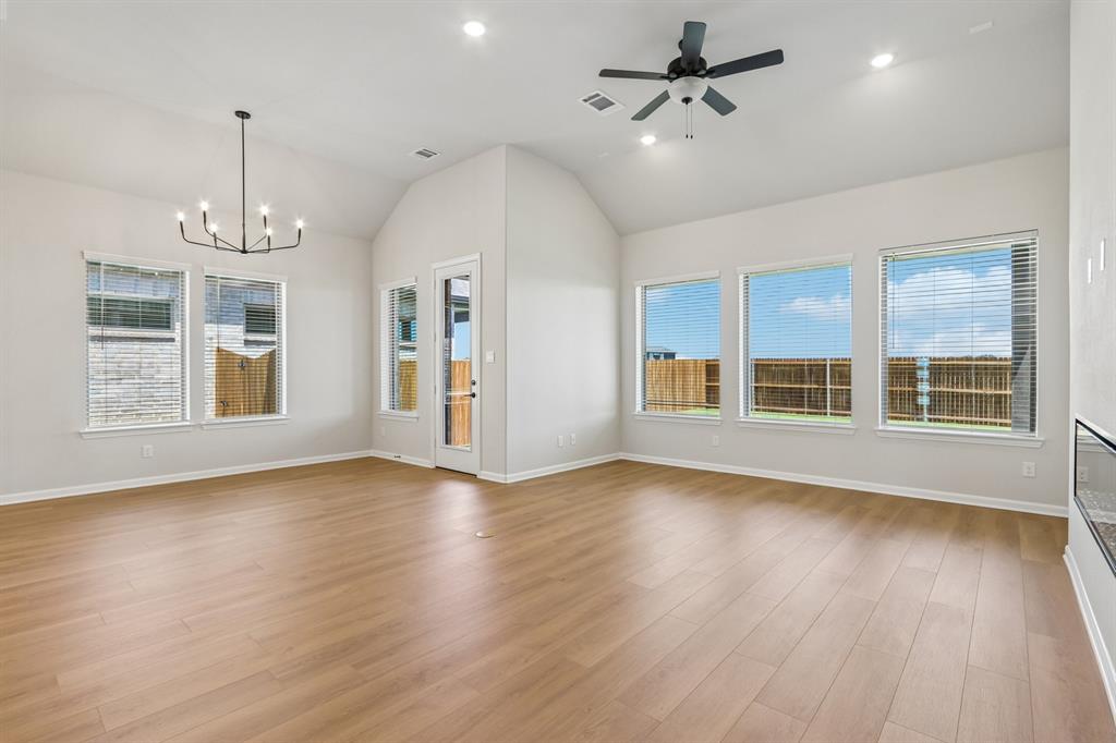 1041 Clayton Street Property Photo 4