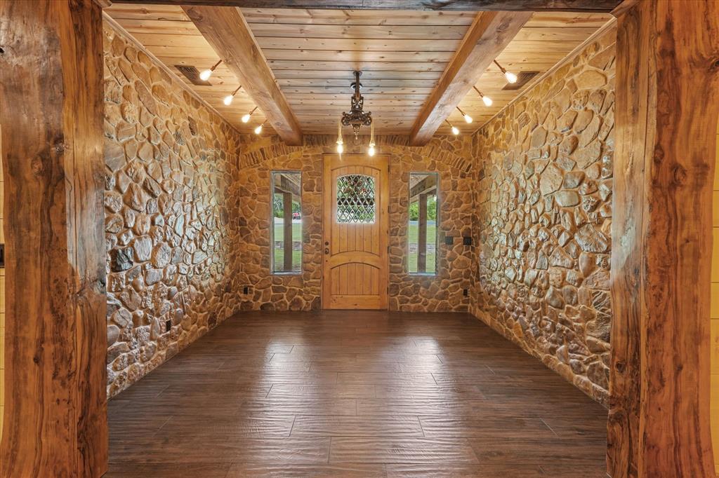7101 County Road 1037 Property Photo 5