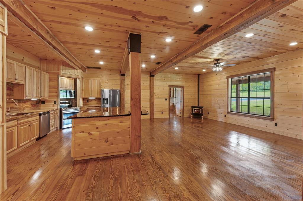 7101 County Road 1037 Property Photo 8