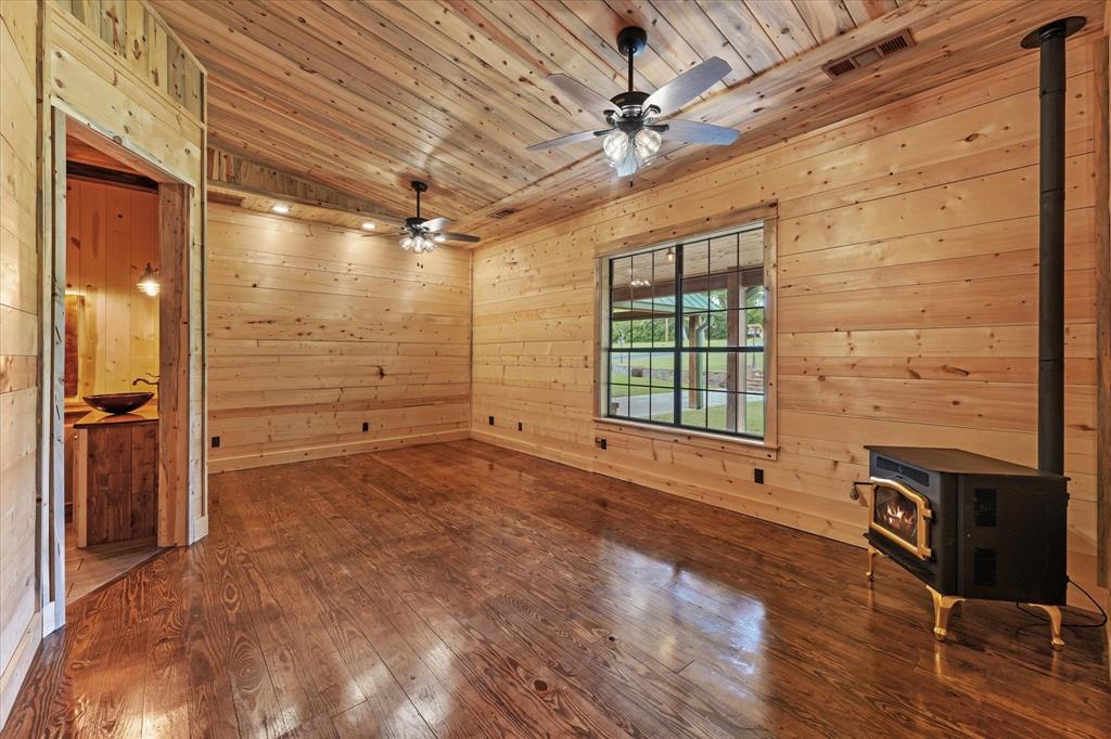 7101 County Road 1037 Property Photo 18