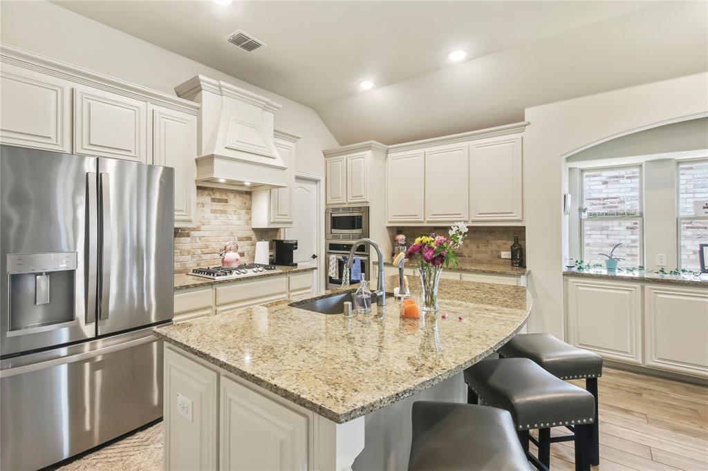 1316 Stoneleigh Place Property Photo 8