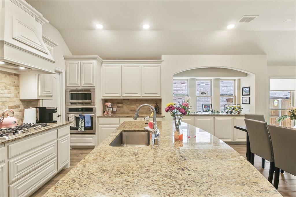 1316 Stoneleigh Place Property Photo 10