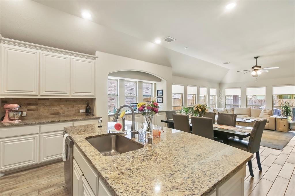 1316 Stoneleigh Place Property Photo 11