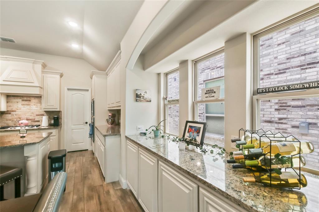 1316 Stoneleigh Place Property Photo 12
