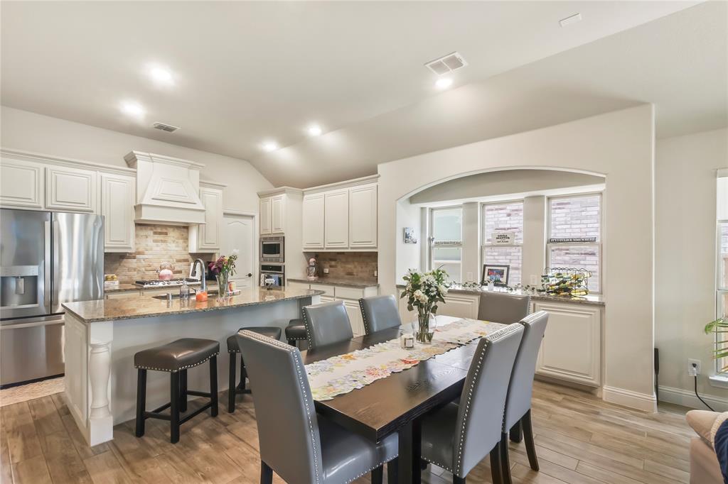 1316 Stoneleigh Place Property Photo 15