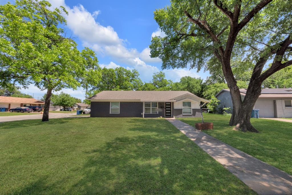 821 Lovers Lane Property Photo 1