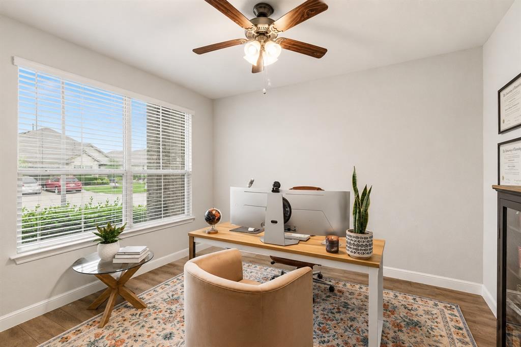 1012 Croxley Way Property Photo 11