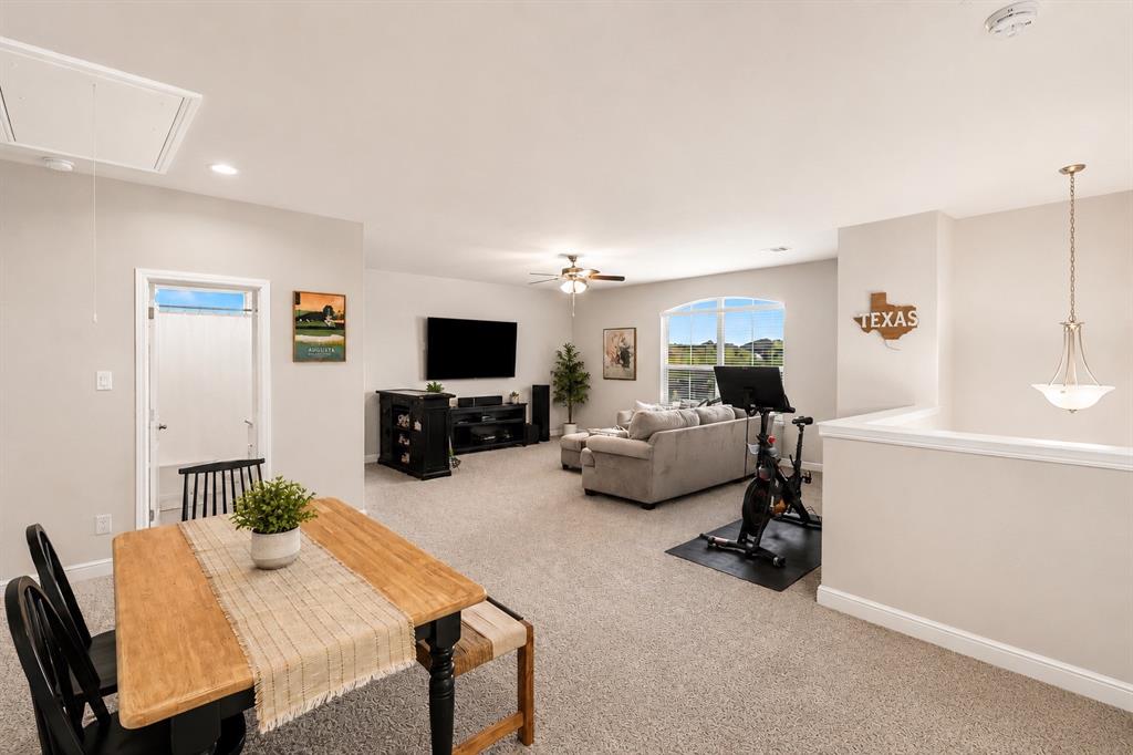 1012 Croxley Way Property Photo 17
