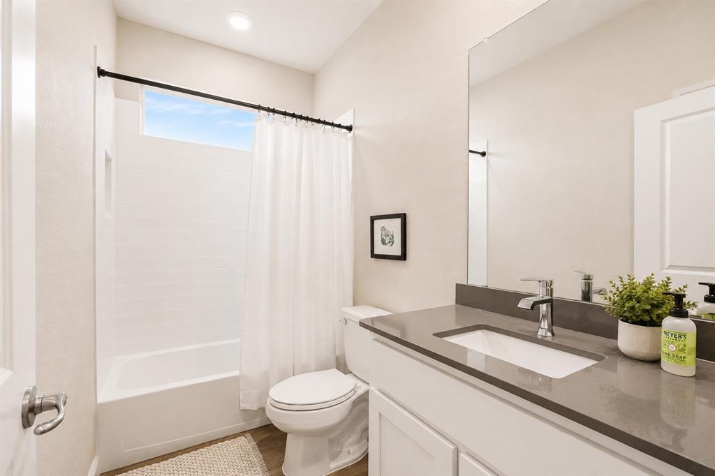 1012 Croxley Way Property Photo 22