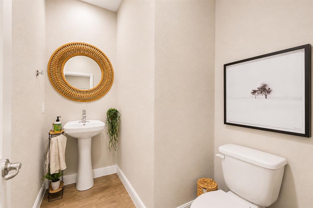 1012 Croxley Way Property Photo 23