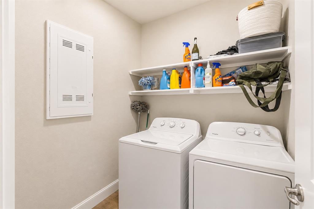 1012 Croxley Way Property Photo 24