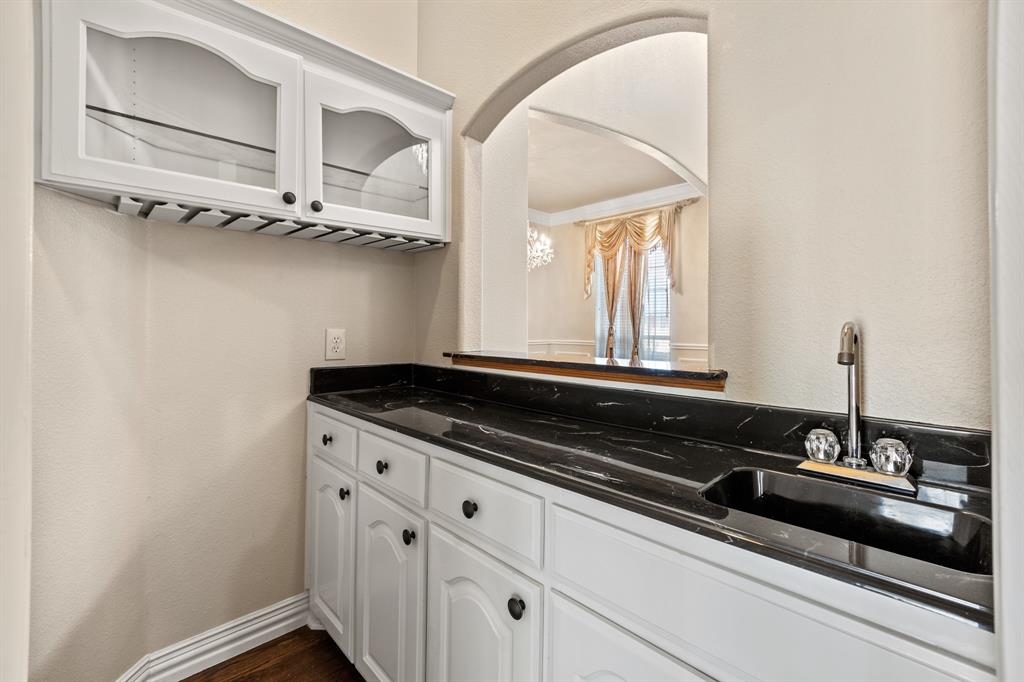 2308 Megan Way Property Photo 6