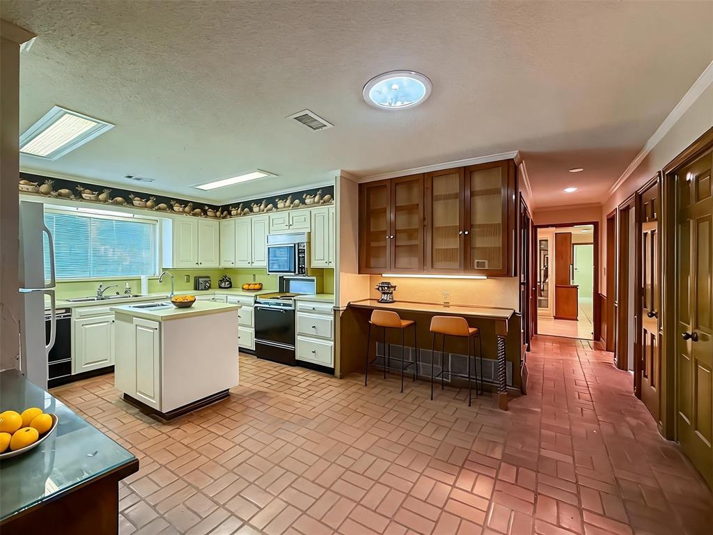 13001 Stonebridge Road Property Photo 12