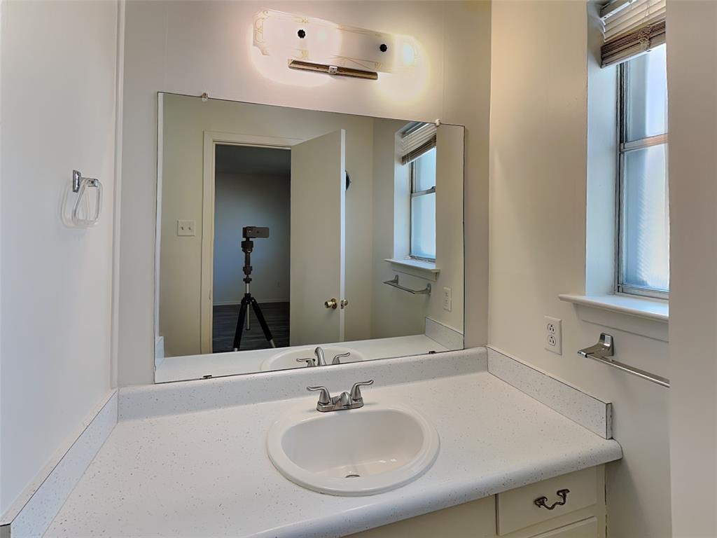 6220 Wheaton Drive Property Photo 7