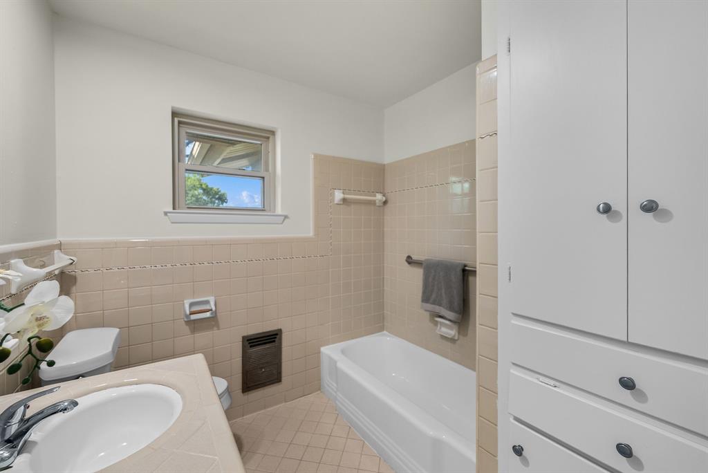 1300 Amherst Drive Property Photo 13