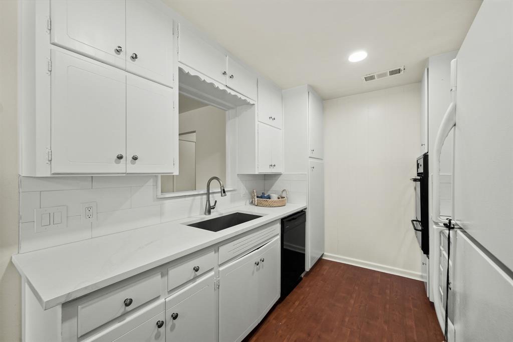 1300 Amherst Drive Property Photo 25