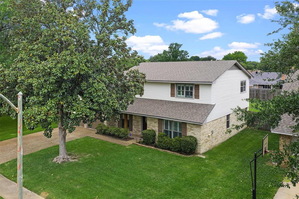 524 Rock Hollow Drive Property Photo 3