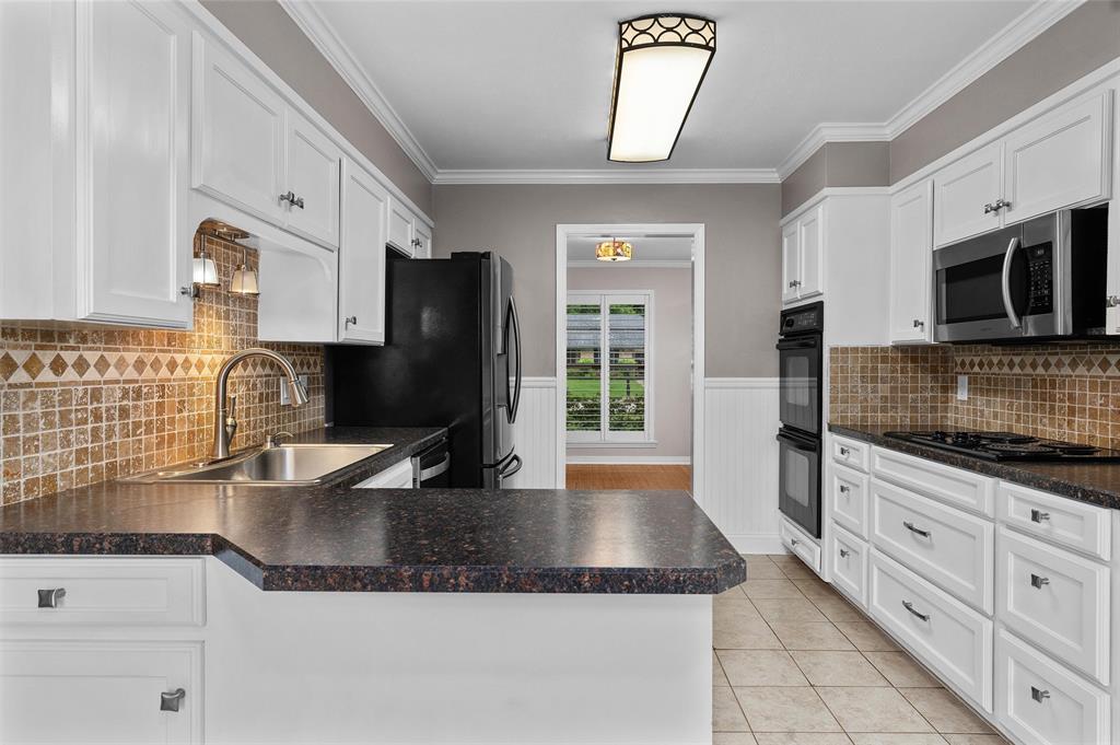 524 Rock Hollow Drive Property Photo 6