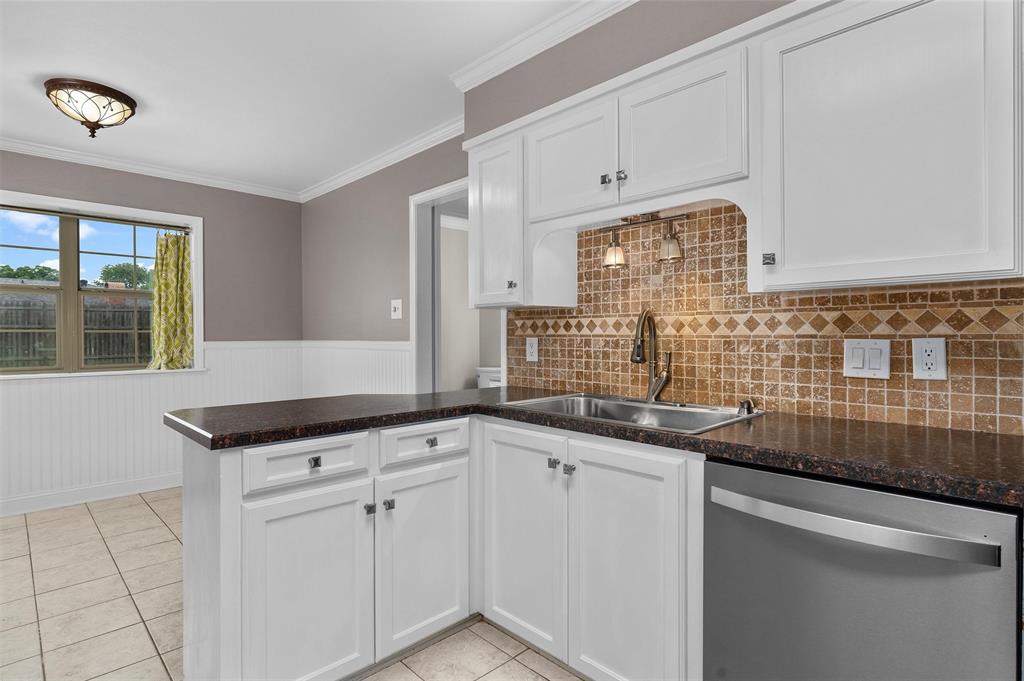 524 Rock Hollow Drive Property Photo 8
